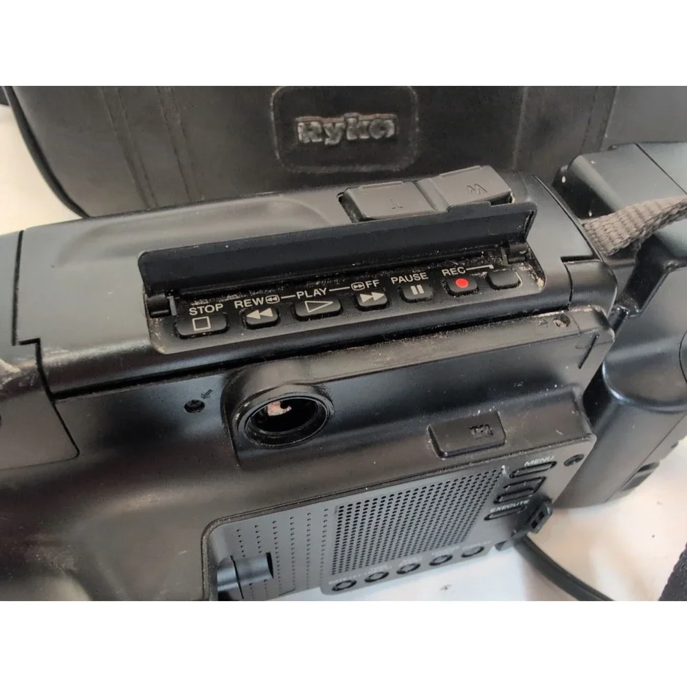Sony Handycam Video 8 Camcorder With Accessories CCD-FX730V + Bag And Remote